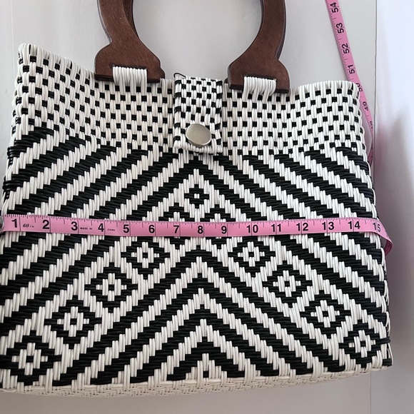 NWOT Guatemalan Handwoven Tote Bag Beach Large Black and white - Picture 9 of 13